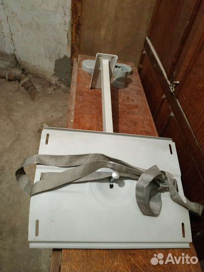 Настенная подставка для телевизора