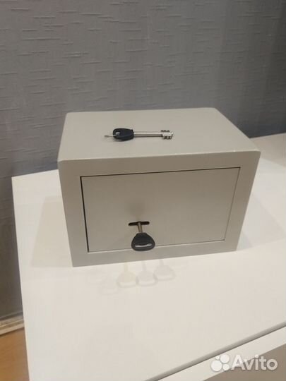 Сейф металлический