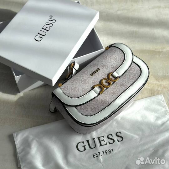 Яркая и модная сумка Guess для уверенных в себе женщин
