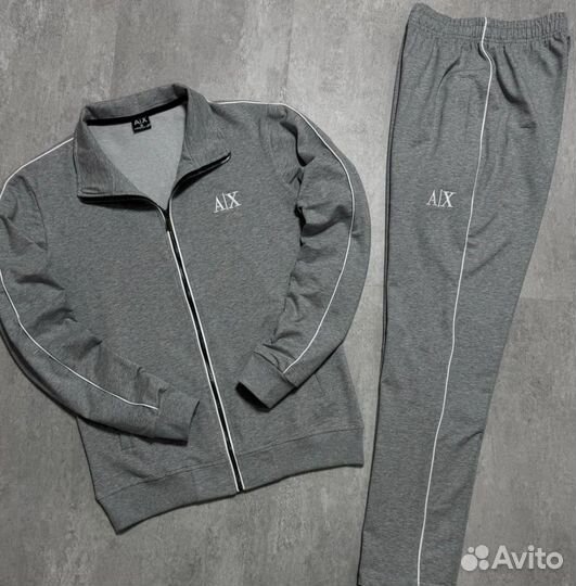 Костюмы для спорта Armani модные