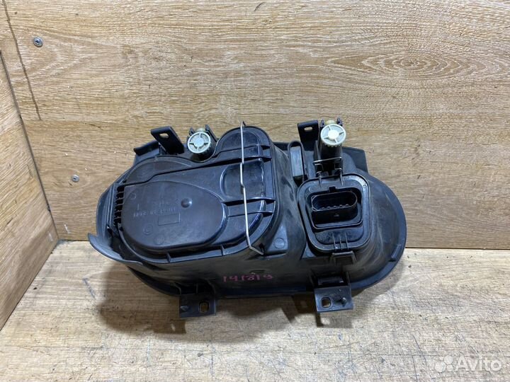 Фара передняя левая Volkswagen Golf 4 141819