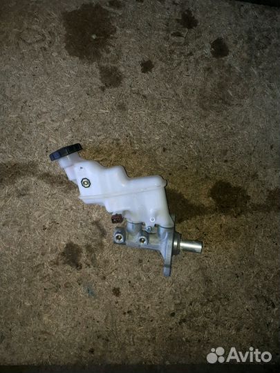 Главный тормозной цилиндр Kia Rio 3