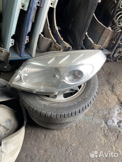 Renault Sandero 1 фара левая