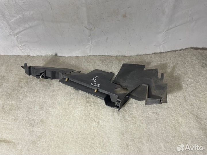 Воздуховод радиатора передний левый Audi Audi A6