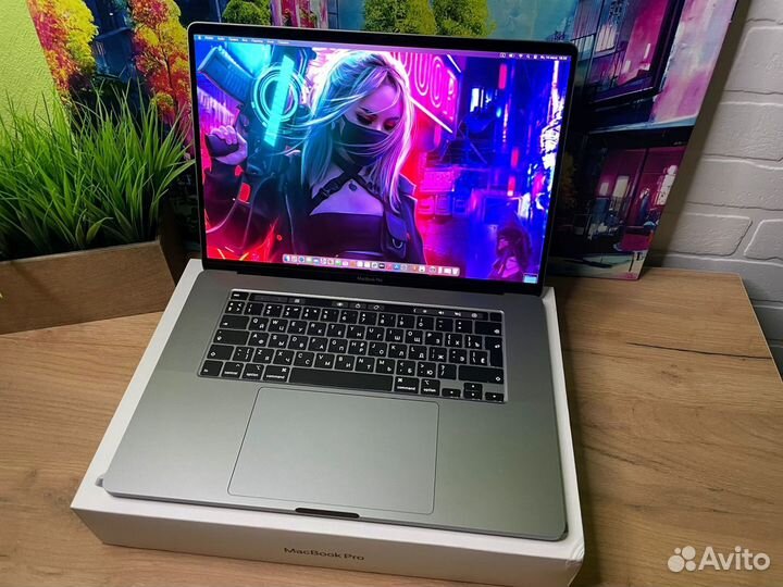 Macbook Pro 16 2021 i7 16gb 500g под Видеомонтаж