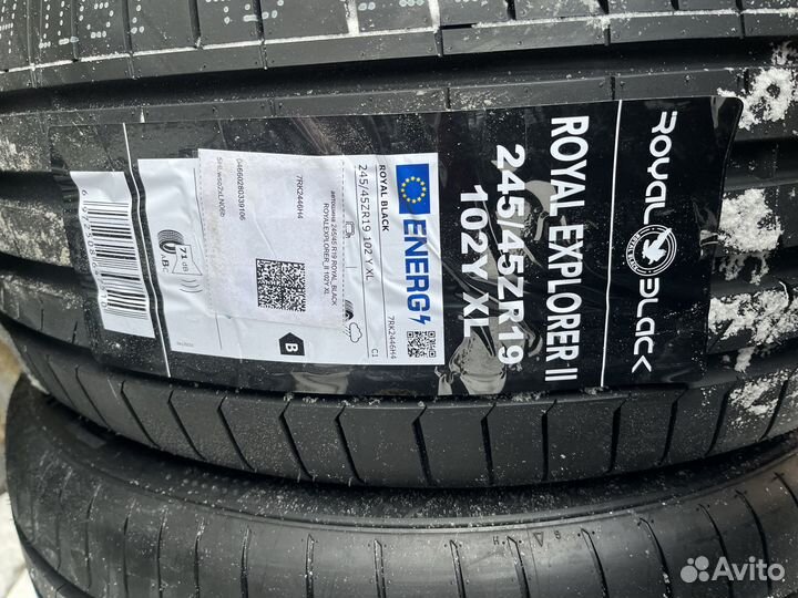 Royal Black Royal Explorer II 245/45 R19 102Y
