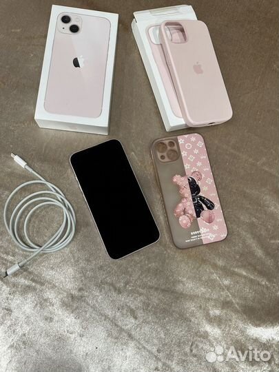 Телефон iPhone 13