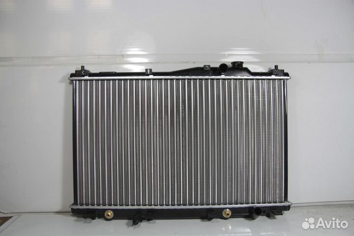 Радиатор охлаждения Хонда Стрим