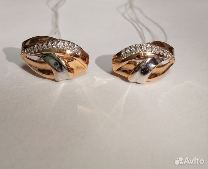 Золотые серьги с камнем