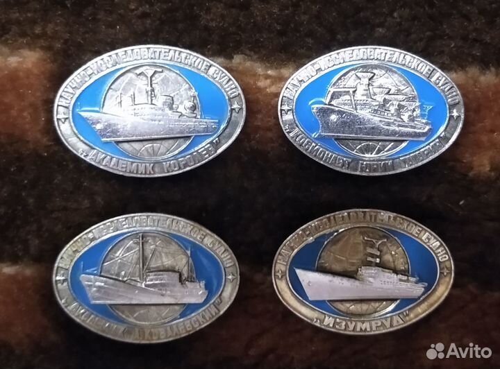 Полные наборы значков кораблей и судов СССР