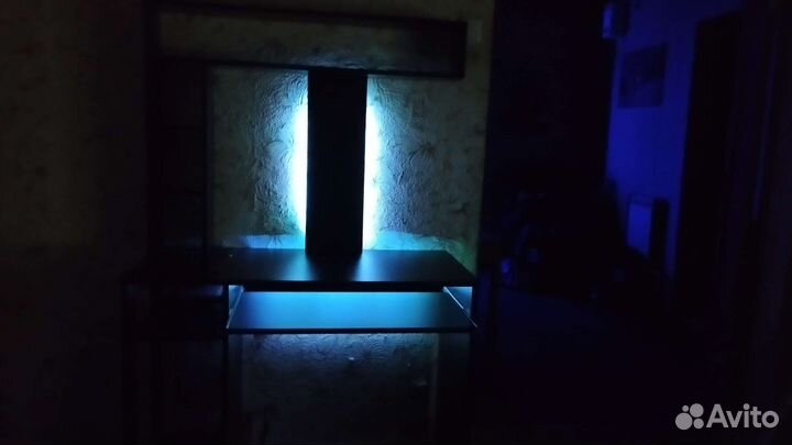 Компьютерный стол с подсветкой