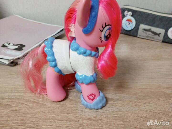 Пинки пай в салоне