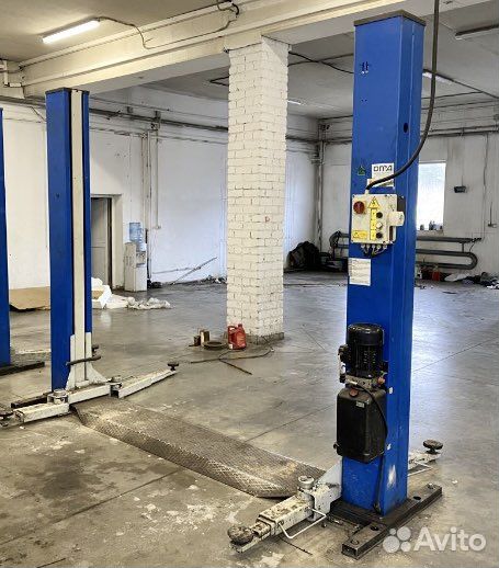 Подьемник автомобильный гидравлический Италия