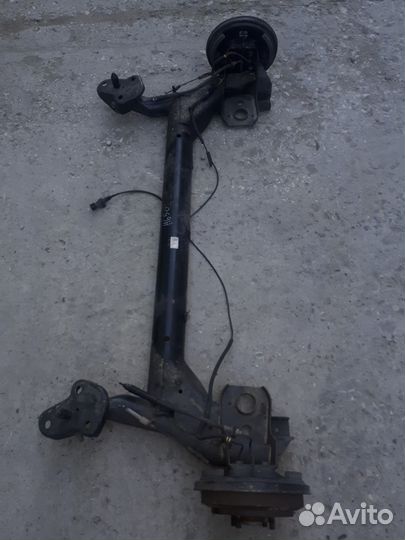 Балка задняя,ступицы мазда демио