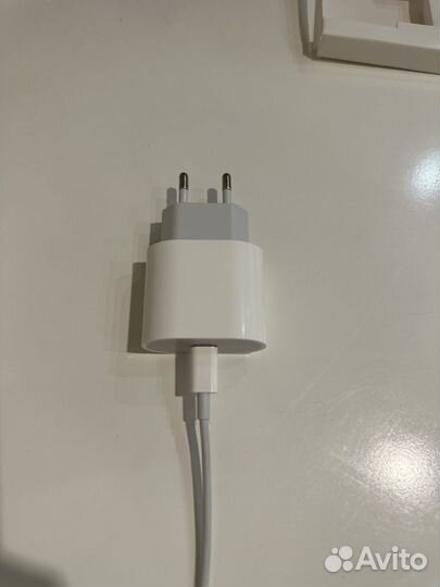 Сетевое зарядное устройство Apple USB-C 20 Вт