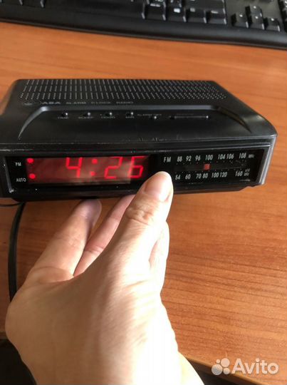 Радиоприемник с Часами. Ретро