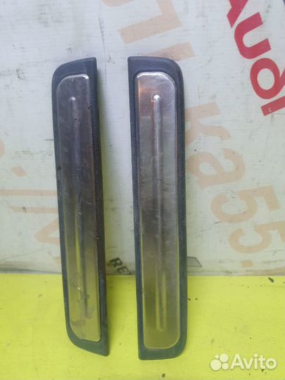 Накладки на внутренние пороги б.у Nissan Primera