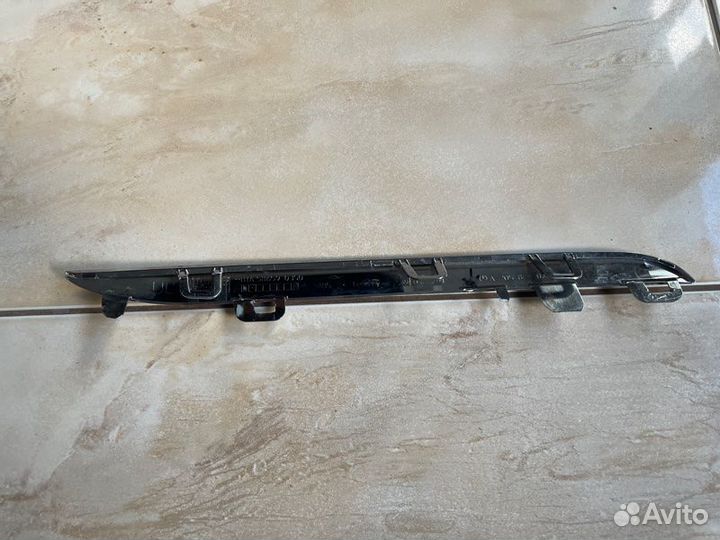 Молдинг решетки радиатора правый Mercedes C Class