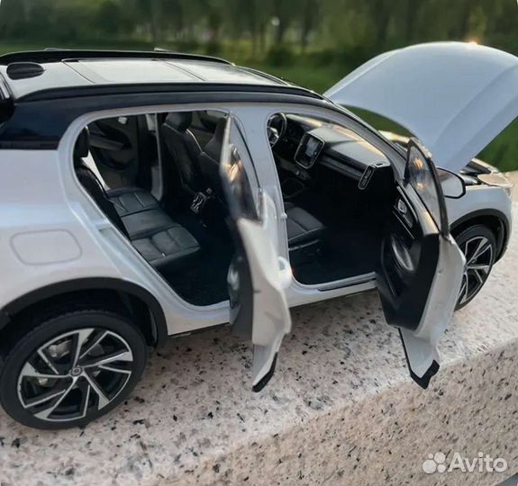 Новая модель Volvo xc40. 2022г. 1/18