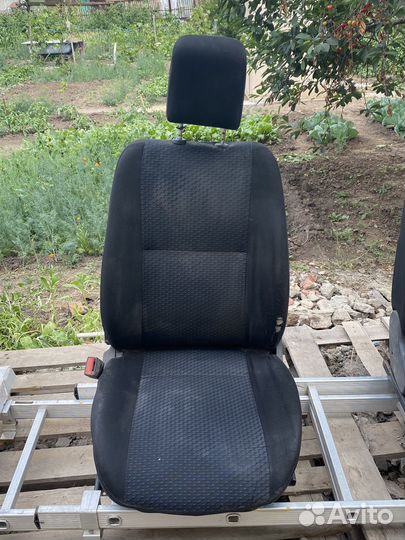 Передние сиденья на priora(комплект)