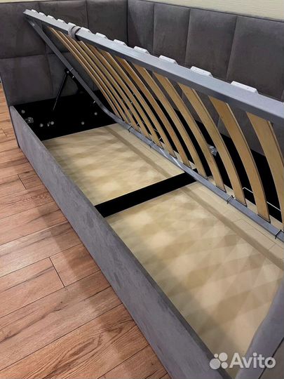 Кровать с ящиками для хранения