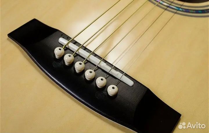 Акустическая гитара 