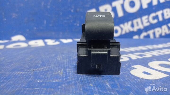 Кнопка стеклоподъемника Toyota Camry 40 седан