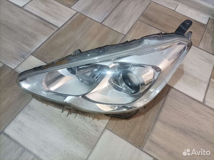 Фара toyota aqua 52-291 koito