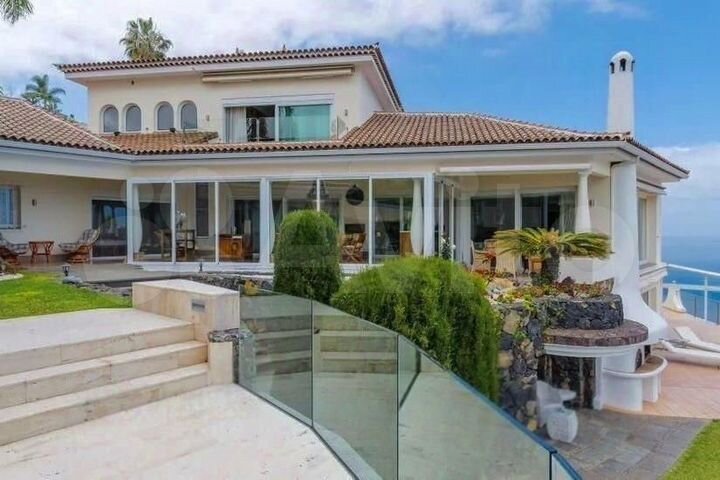 Дом 298 м² на участке 10 сот.