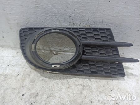 Накладка противотуманной фары правой