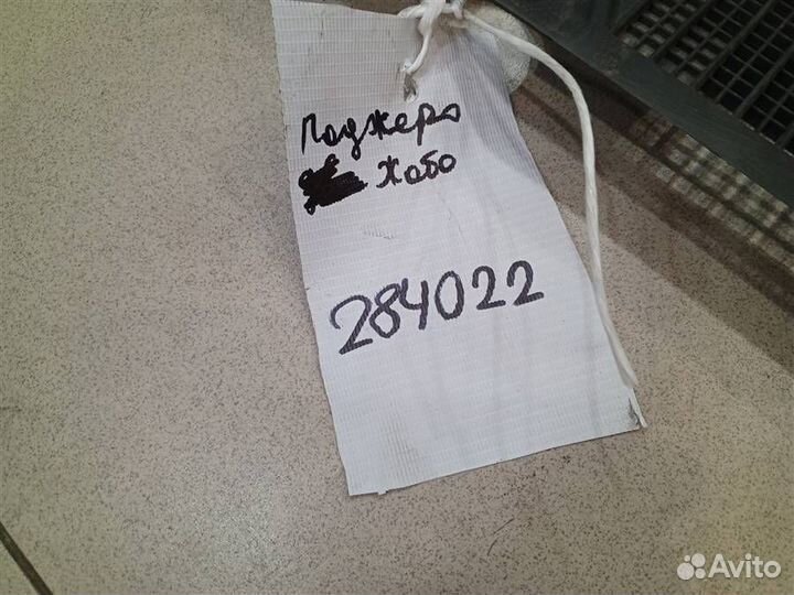 Решетка стеклоочистителя (жабо) Mitsubishi Pajero