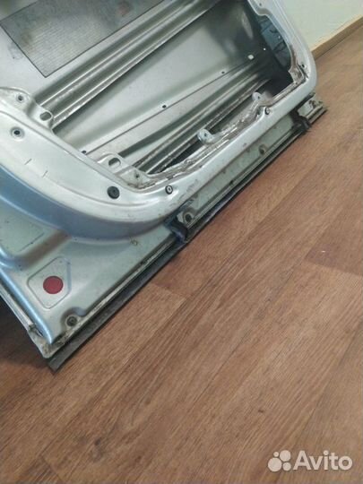 Дверь боковая передняя левая Volkswagen Passat B5+