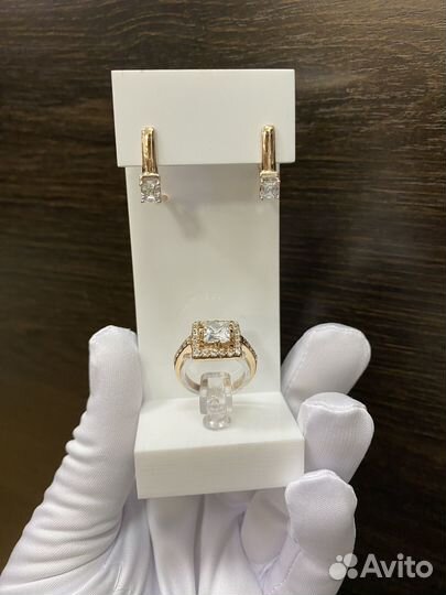 Золотой комплект серьги и кольцо с фианитами