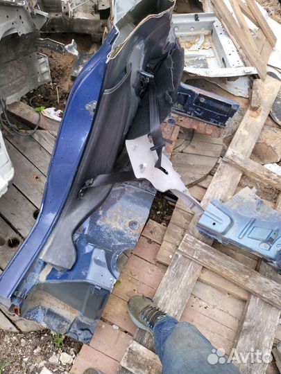 Заднее правое крыло на Пежо 206