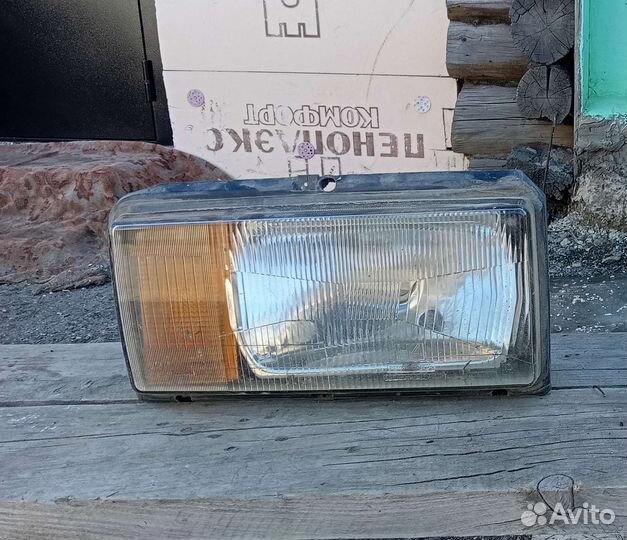 Продам фару правую