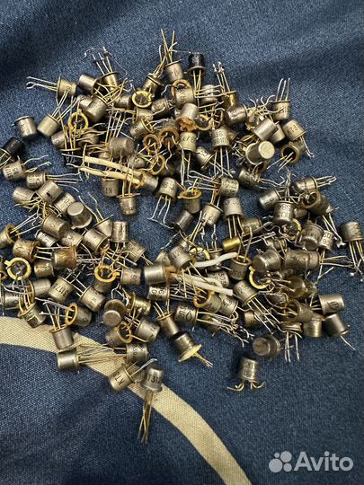 Транзисторы кт,кп,2Т 201,203 жёлтые 143 шт