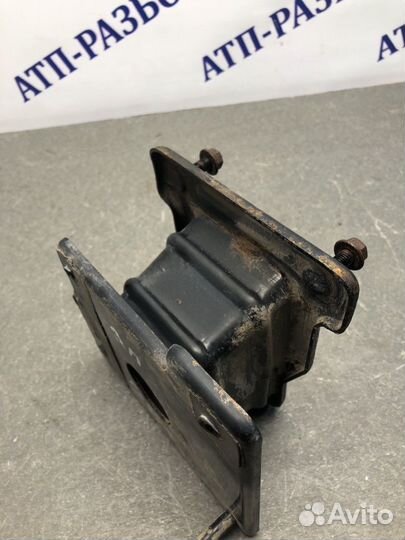 Кронштейн бампера задний правый Hyundai Genesis