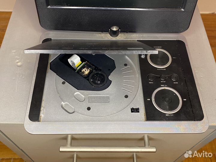 Портативный DVD-плеер Hyundai H-lcdvd908t