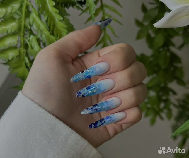 Модель на маникюр
