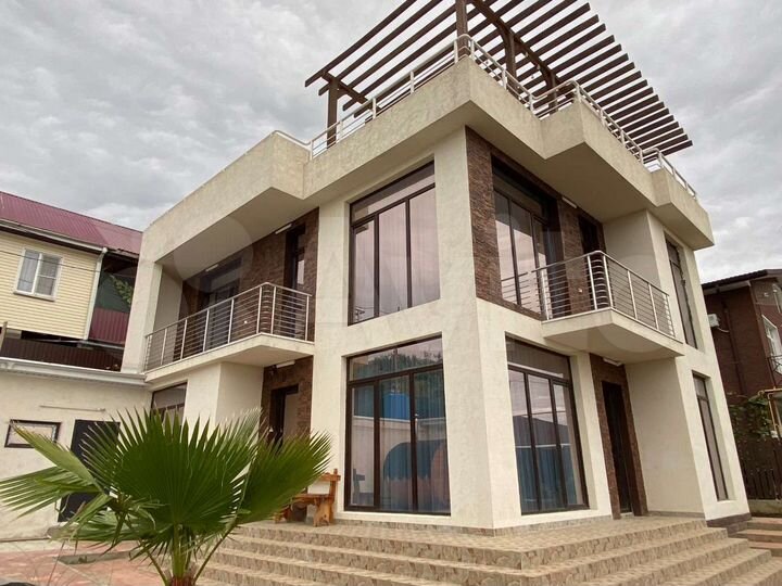 Дом 220 м² на участке 6 сот.