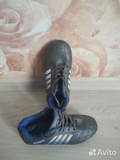 Детские футбольные бутсы