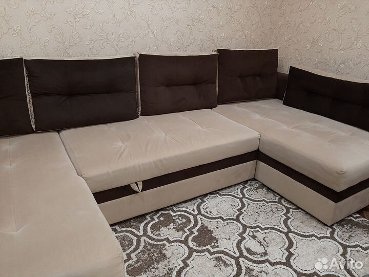 Угловой диван,ставропольский практически новый