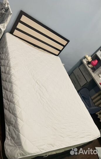 Кровать двухспальная с матрасом