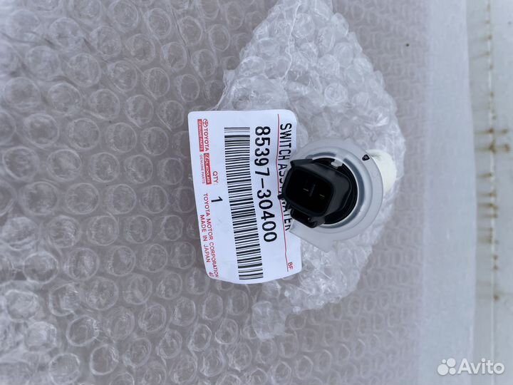 Датчик уровня жидкости омывателя Toyota Lexus