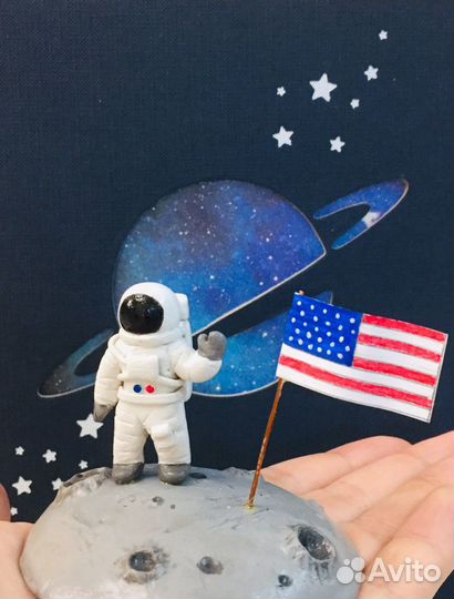 Фигурка «Космонавт на Луне»