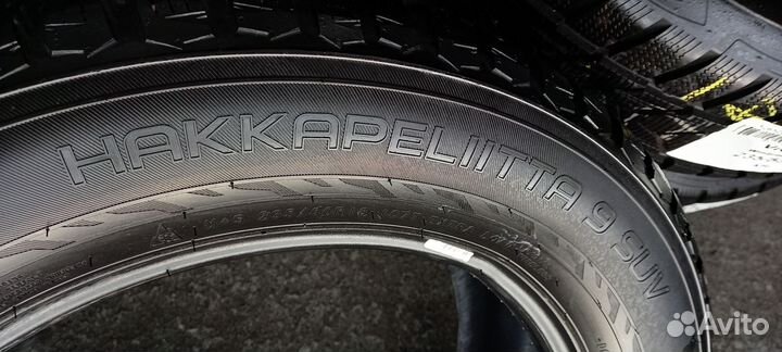 Nokian Tyres Hakkapeliitta 9 SUV 235/60 R18 107T