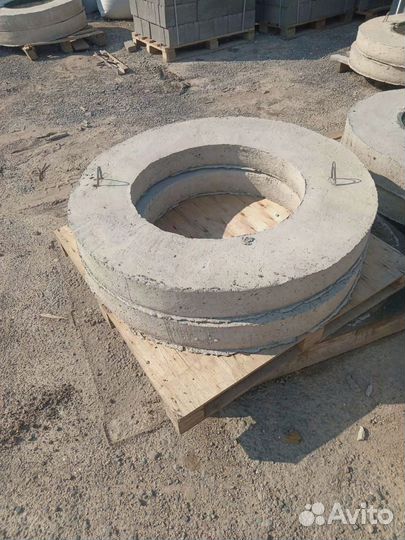 Бетонная крышка колодца