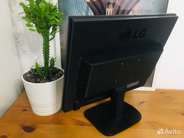 Монитор LG flatron l1918s