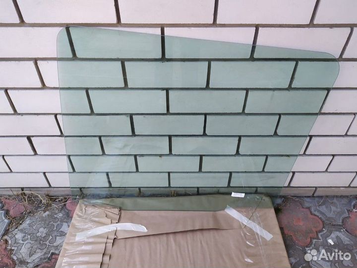 Стекло двери правое Daf XF106
