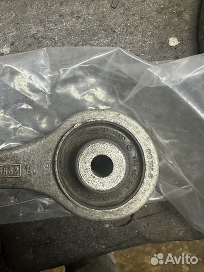 Верхний рычаг подвески Ауди Q5